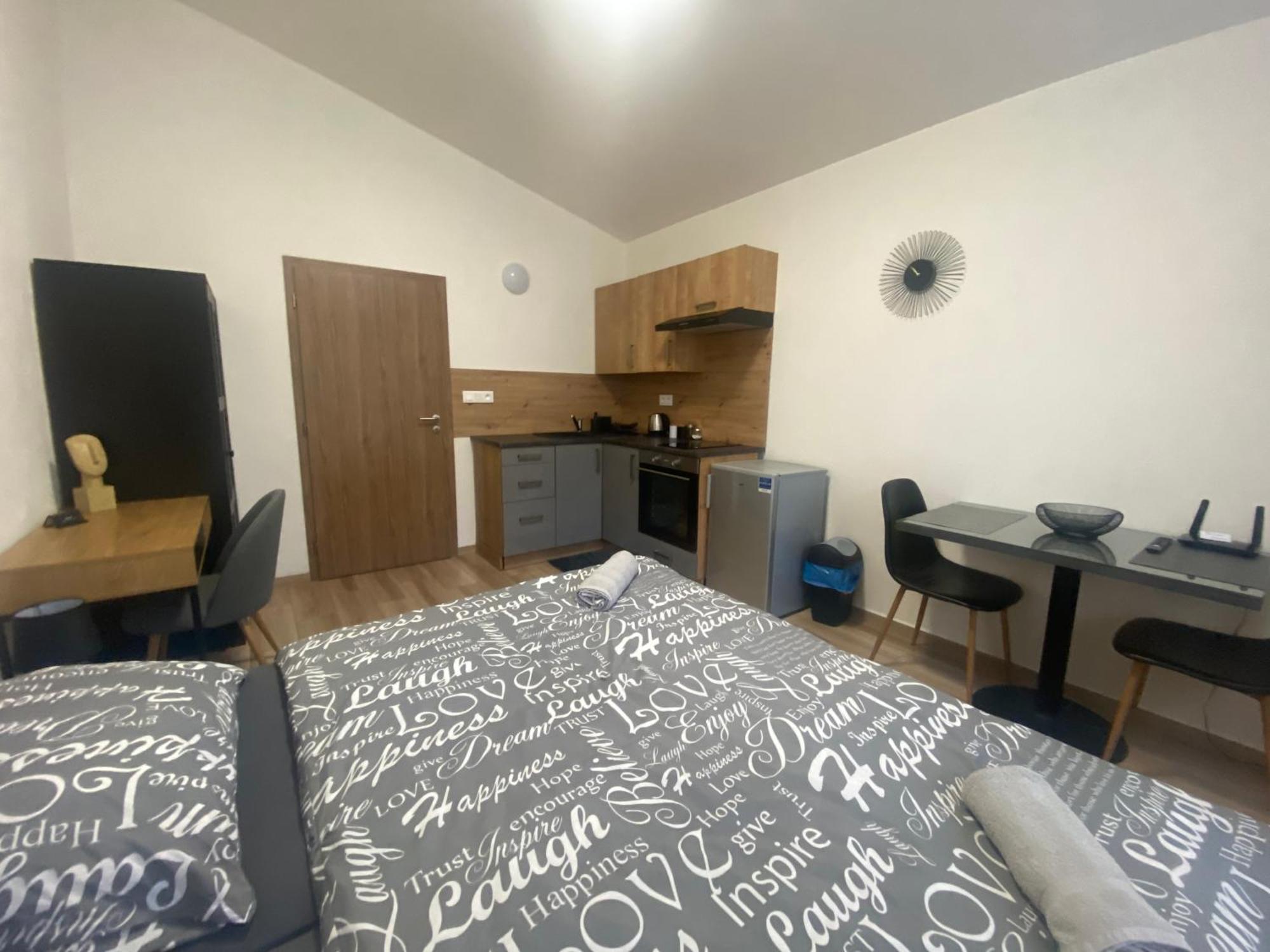 Cerna Ruze - Apartman 7 Plzeň Exteriér fotografie