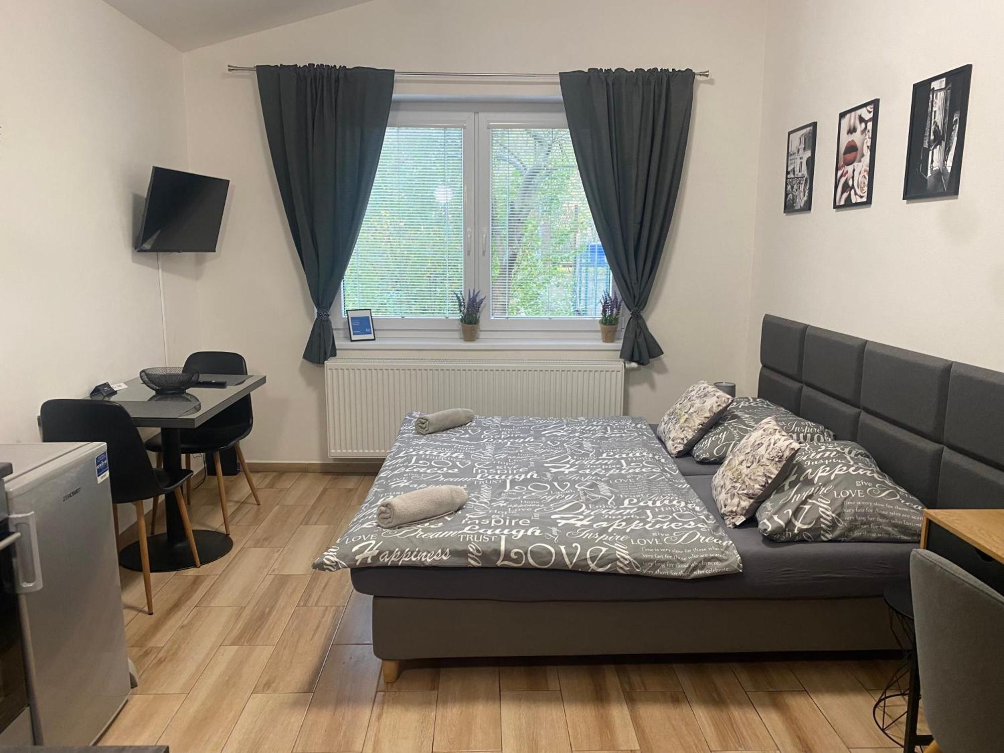Cerna Ruze - Apartman 7 Plzeň Exteriér fotografie